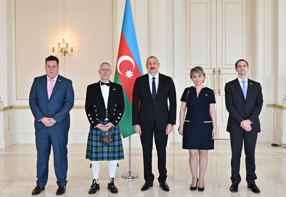 İlham Əliyev Britaniyanın yeni səfirini qəbul etdi - YENİLƏNİB