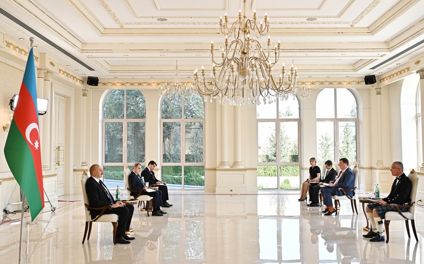 Prezident Azərbaycan dilini öyrənən səfirə təşəkkür etdi
