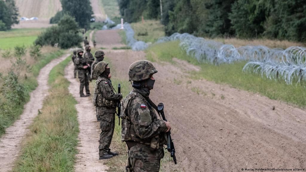 Polşa vətəndaşlarını Belarusu tərk etməyə çağırdı