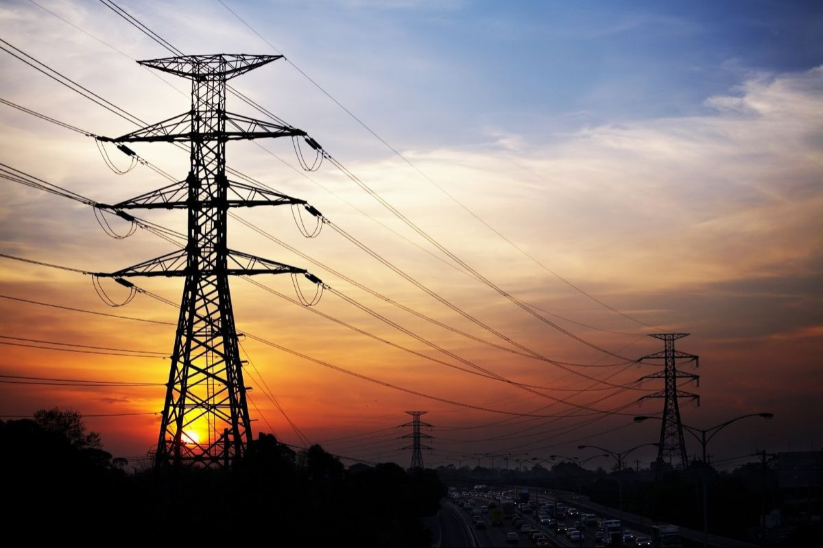 Ukrayna elektrik enerjisi ixracını dayandırdı