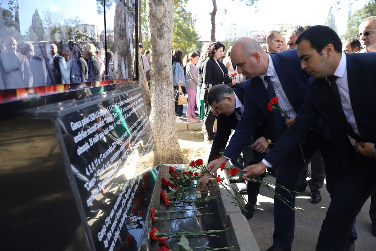 Gəncə Dövlət Universitetinin kollektivi terror ərazisini ziyarət edib