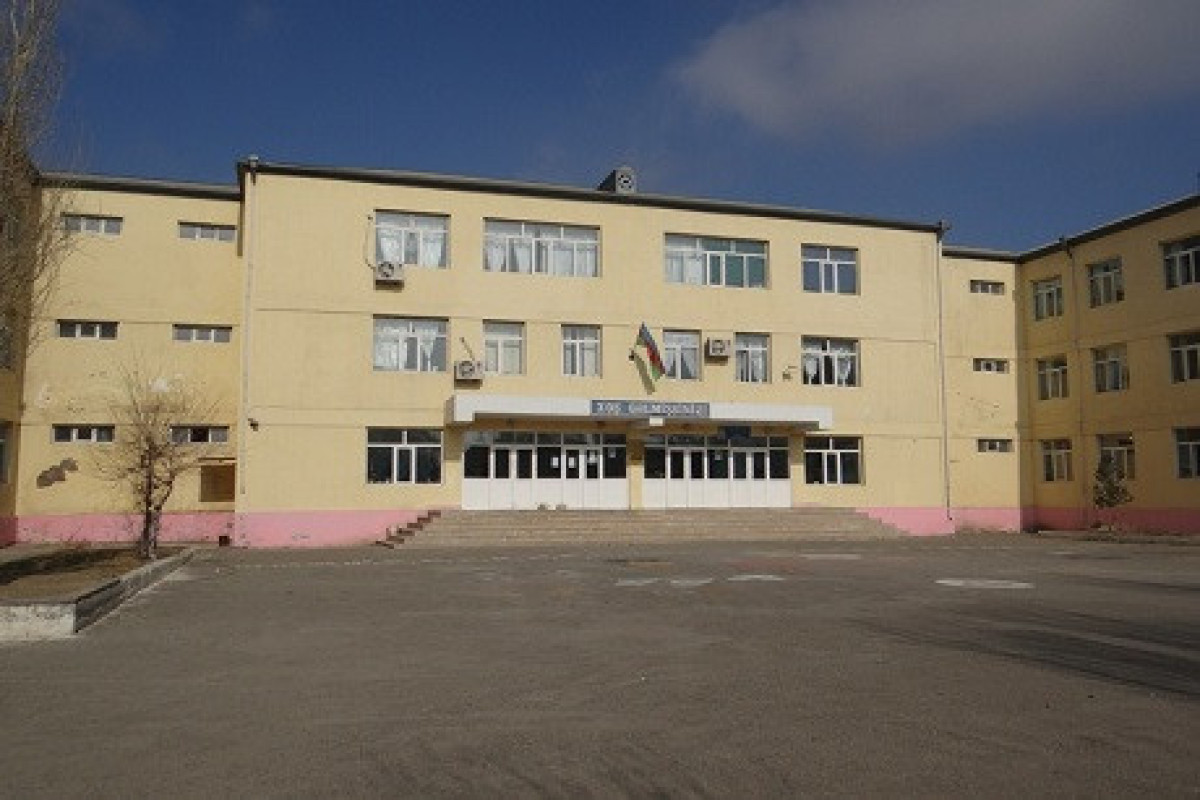 Valideynlərdən pul tələb edən müəllim сəzalandırıldı