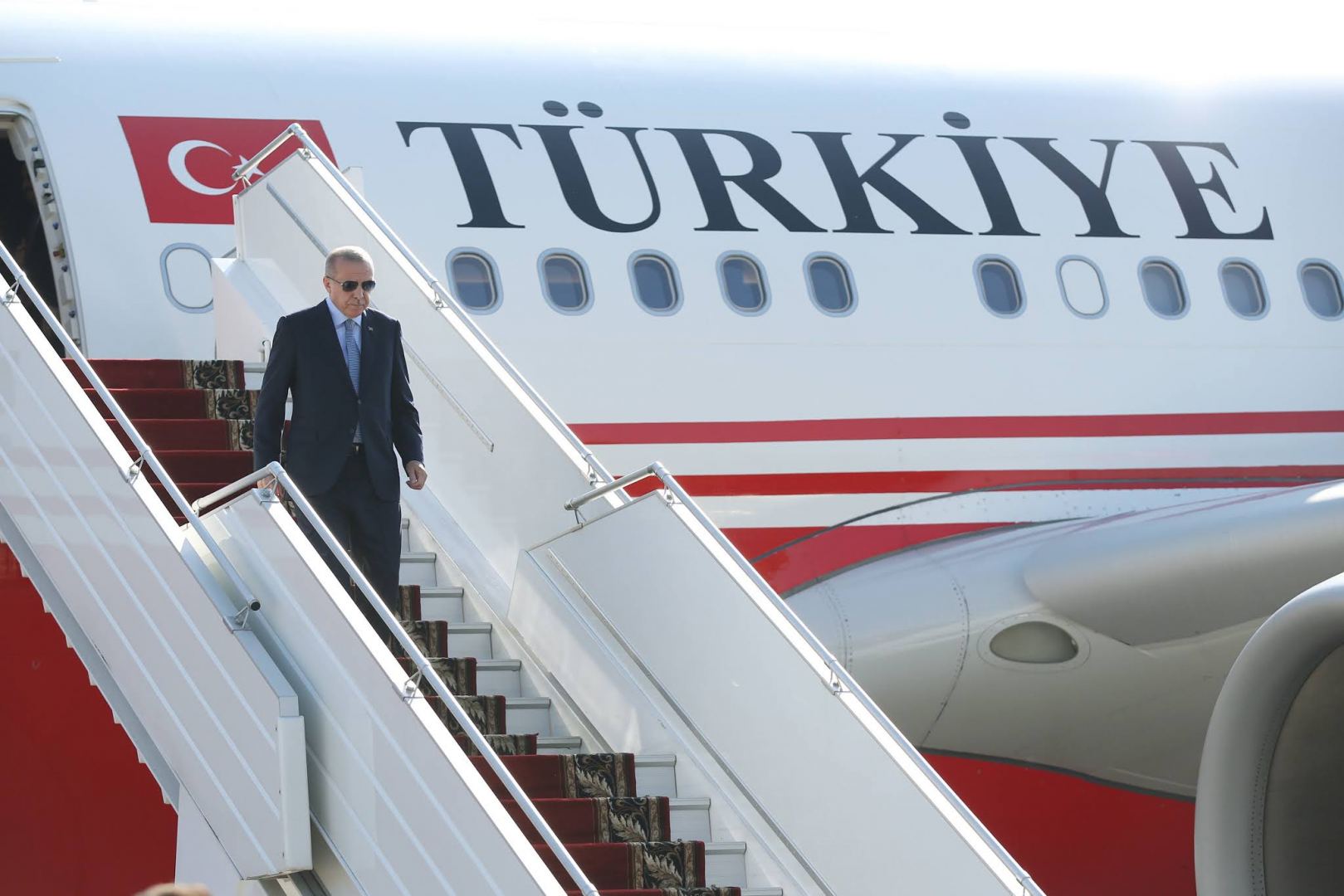 Ərdoğanı hava limanında Tokayev qarşıladı