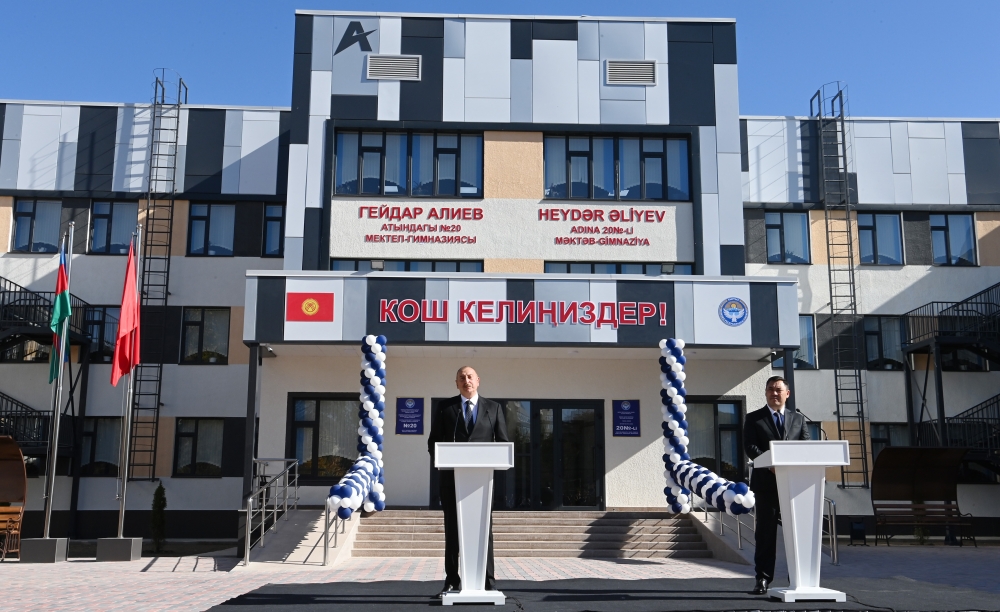 Bu məktəbdən Heydər Əliyev kimi şəxsiyyətlər çıxacaq - Qırğız prezidenti