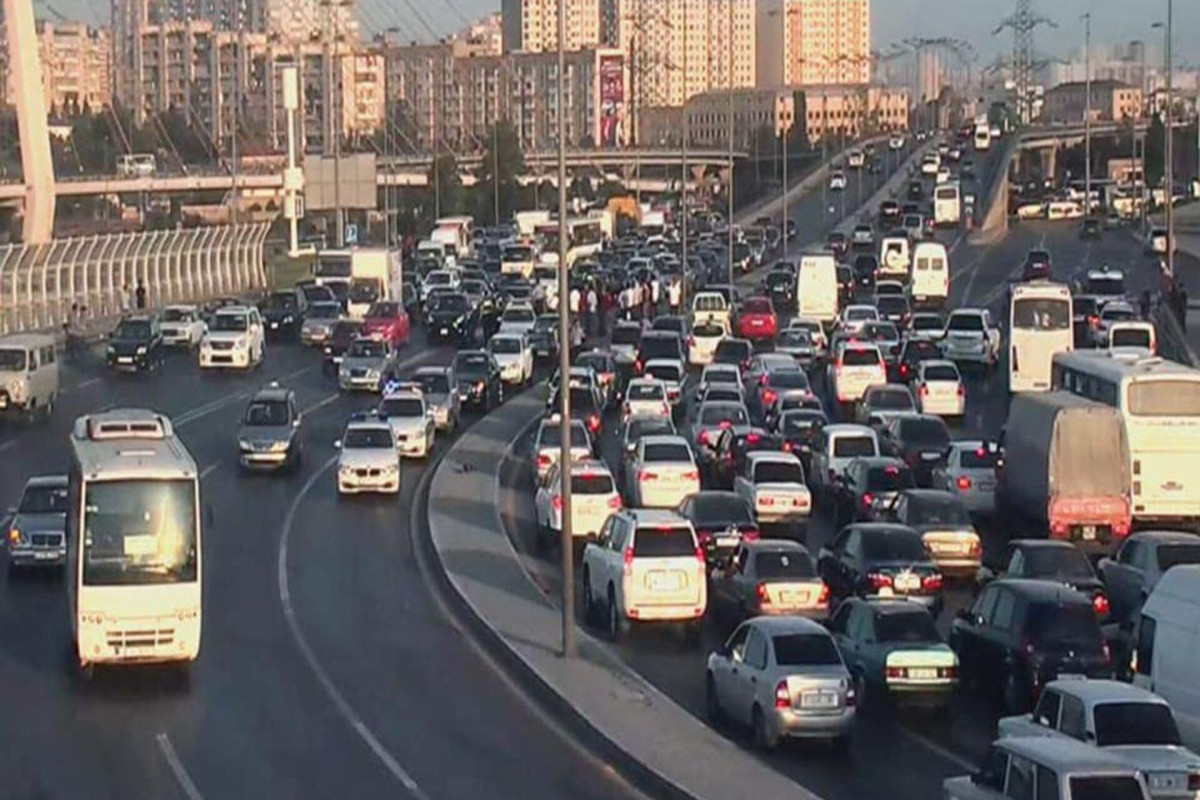 130-dan çox avtobus tıxaca DÜŞDÜ