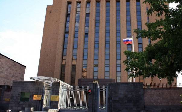 Rusmeyilli erməni siyasətçilər Rusiya səfirliyinə çağırıldı 