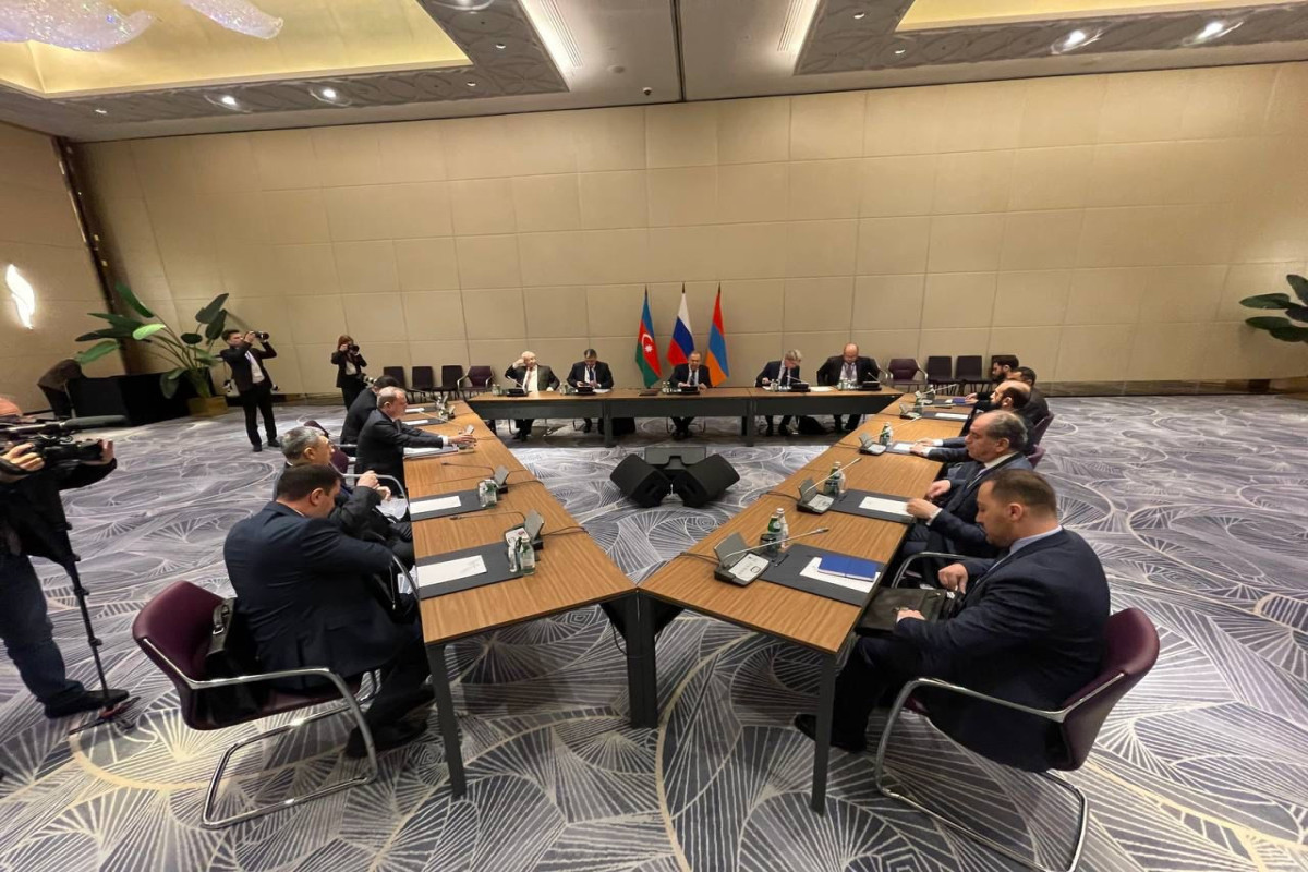 Ceyhun Bayramov, Lavrov və Mirzoyan görüşdülər 