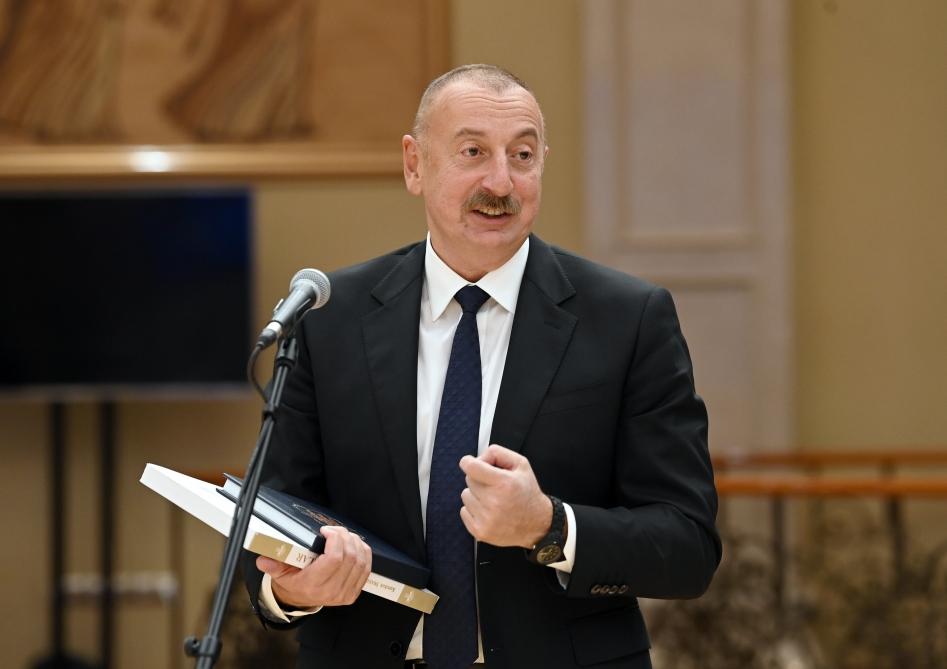 Prezidentə hədiyyə edilən kitabda nələrdən bəhs olunur?