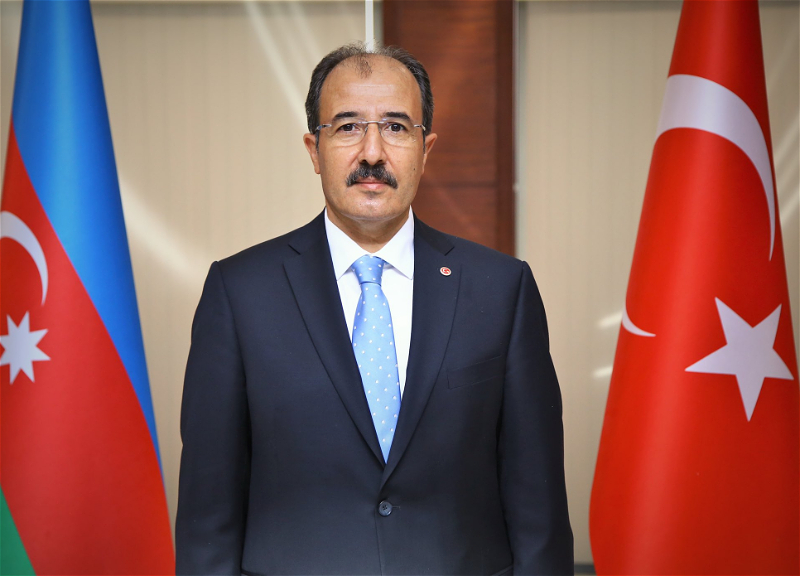 Türkiyə səfiri şəhidləri anmaq üçün Gəncəyə getdi