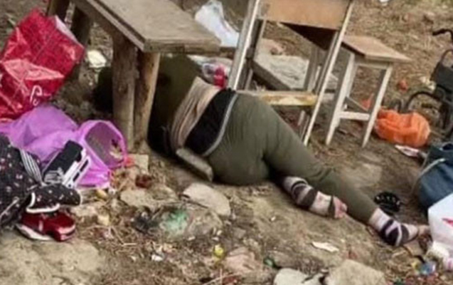 Bakıda qadın və uşaq küçədə yatır