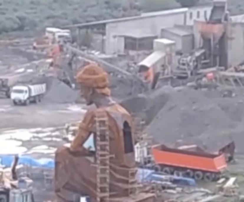 Müzakirələrə səbəb olan heykəlin sifarişçisi biz deyilik - Nazirlik