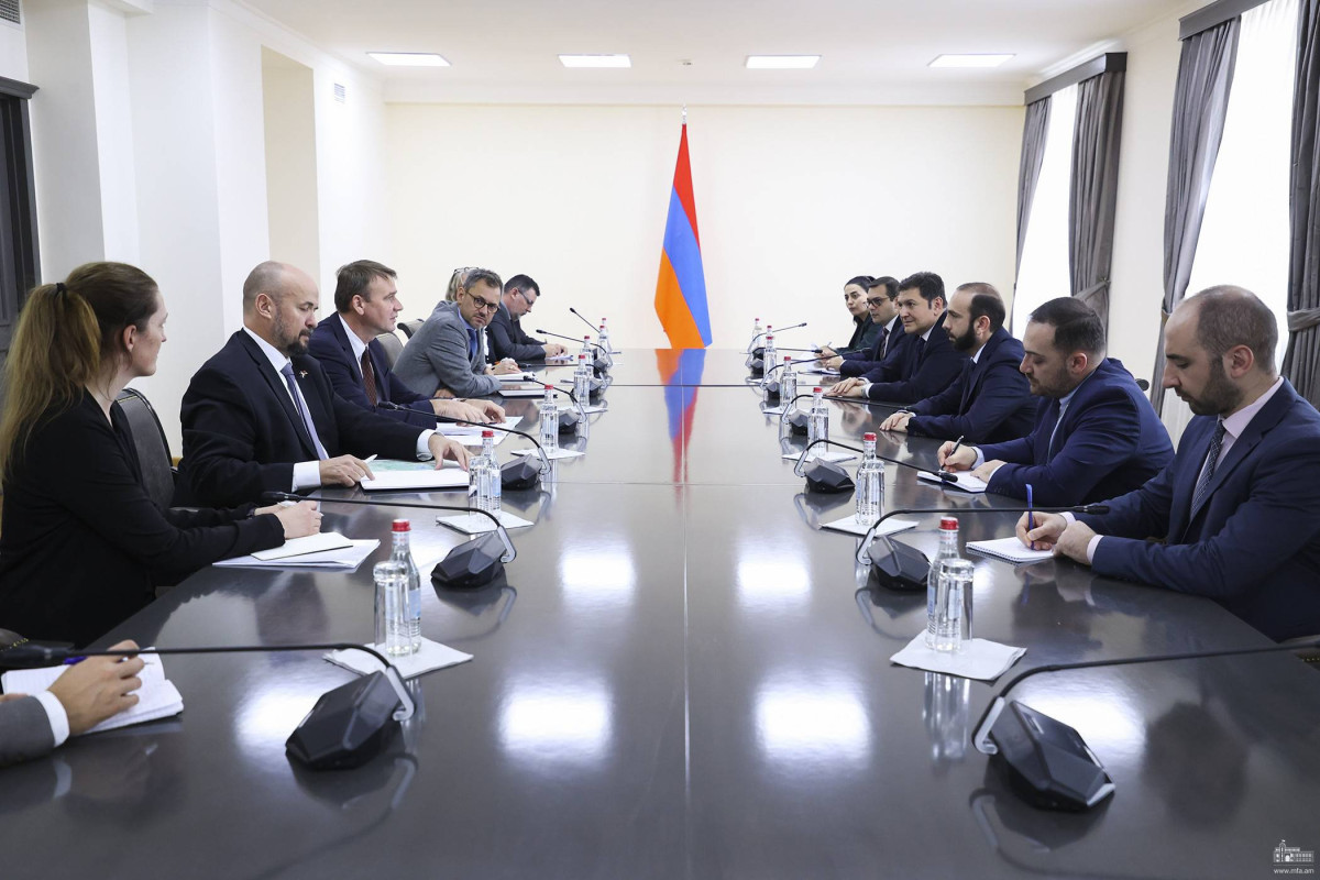 Mirzoyan sərhəd missiyasının nümayəndələri ilə görüşdü