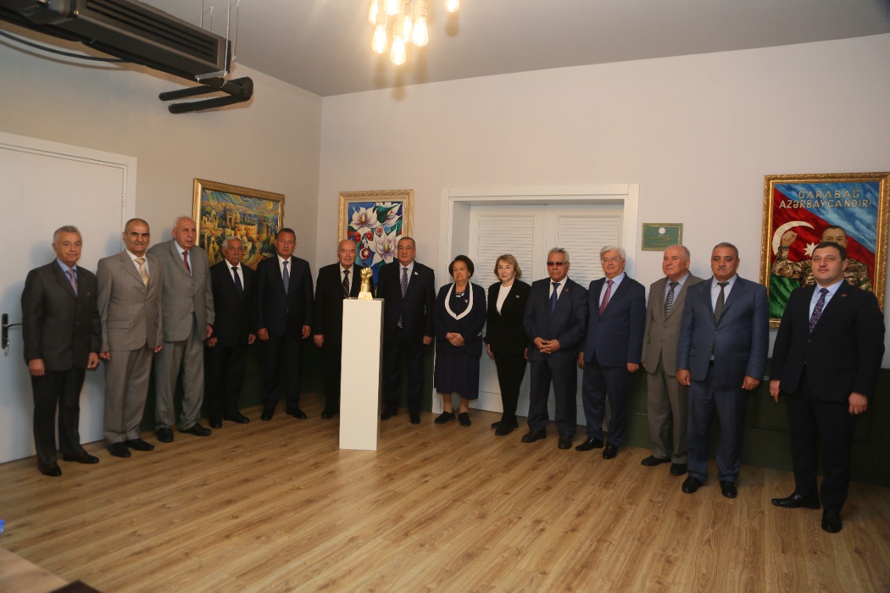 Ağsaqqallar Şurası Müstəqilliyin Bərpası Günü ilə bağlı iclas keçirdi - FOTOLAR
