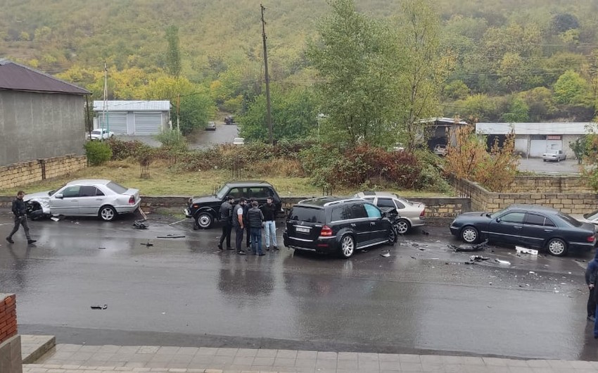 Şəkidə 7 maşın toqquşub - Keçmiş baş həkim yaralanıb