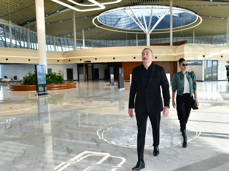 Prezident və birinci xanım Zəngilan hava limanında - FOTO