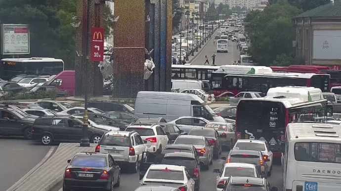Sərnişinlər dayanacaqlarda qalıb - Yenə tıxacdır