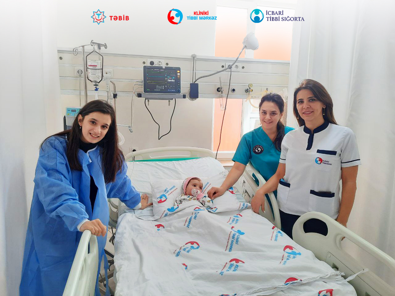 Binadan yıxılan körpə sağaldı - FOTO