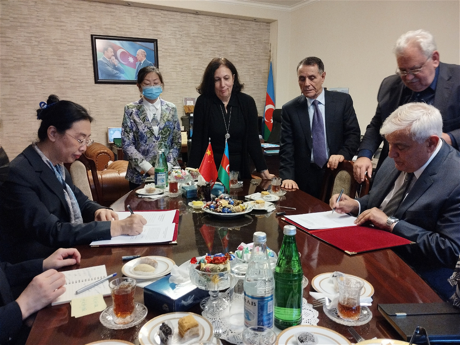 Kamal Abdulla Çinin ölkəmizdəki səfiri ilə görüşüb