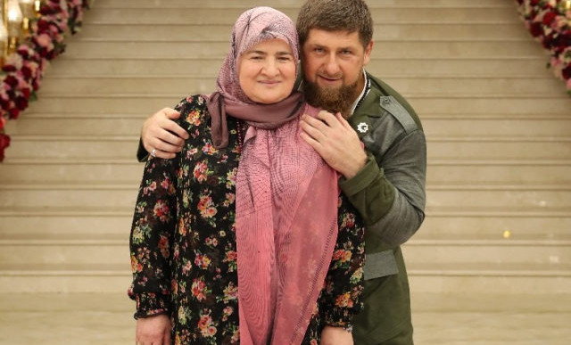 Putin Kadırovun anasına “Şərəf” ordeni verdi