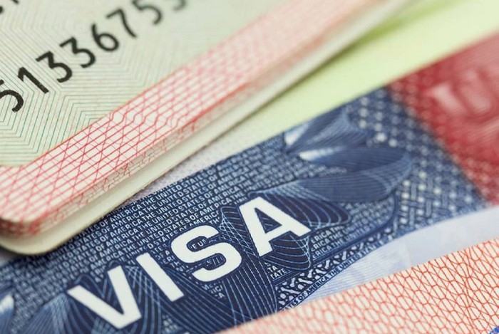Diplomatik pasportu olanlar bu ölkəyə vizasız gedəcəklər