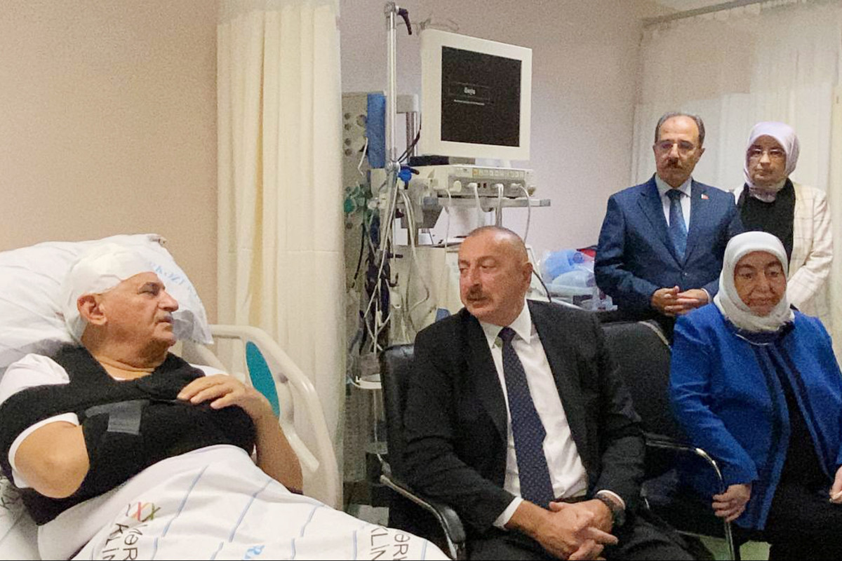 Prezident qəzaya düşən Türkiyə rəsmilərinə baş çəkdi - FOTOLAR
