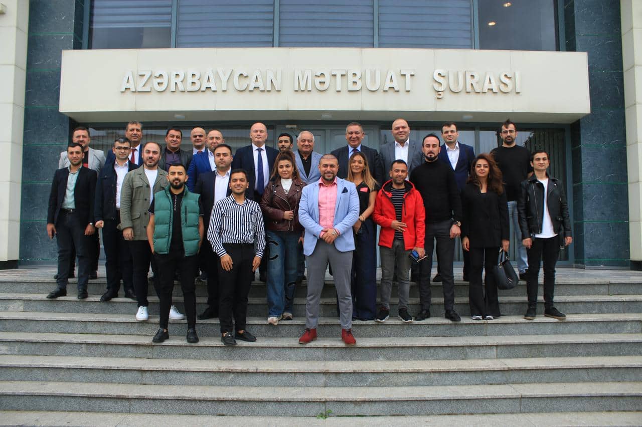 Sosial şəbəkə fəalları Mətbuat Şurasında - FOTOLAR