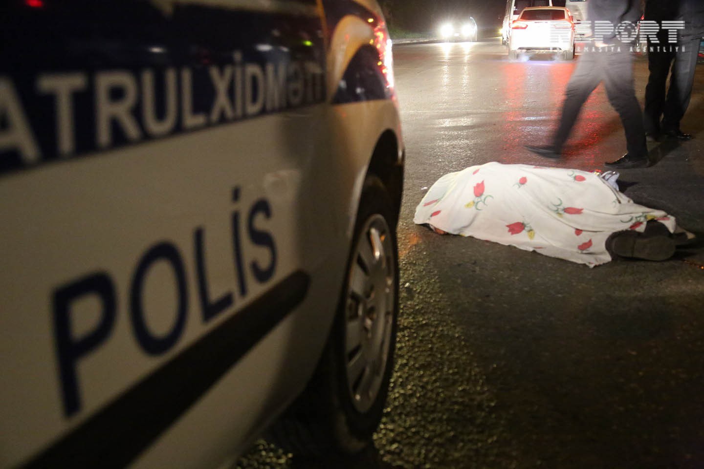 Yolu keçmək istəyən 2 piyadanı maşın vurdu