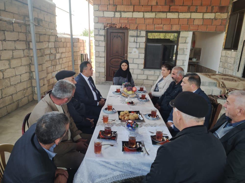 İcra başçısı şəhid ailəsini ziyarət edib