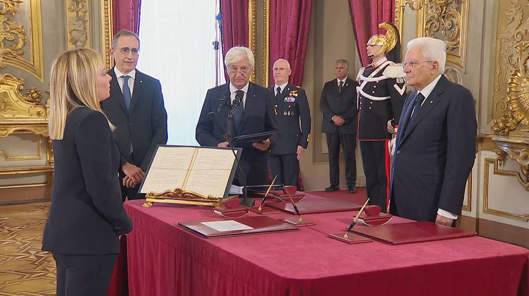 İtaliyanın ilk qadın baş naziri and içdi