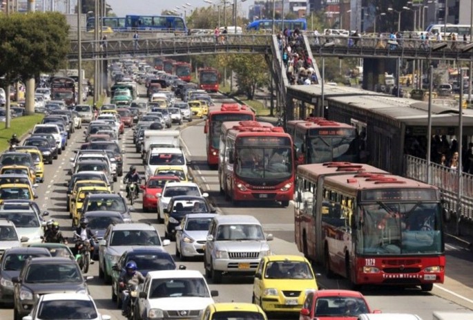 173 avtobus tıxacda qalıb