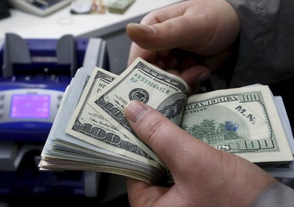 Dollar almaq istəyənlərin NƏZƏRİNƏ!