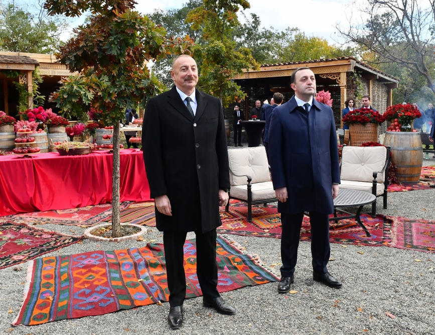 İlham Əliyev və Qaribaşvilinin birgə işçi naharı olub