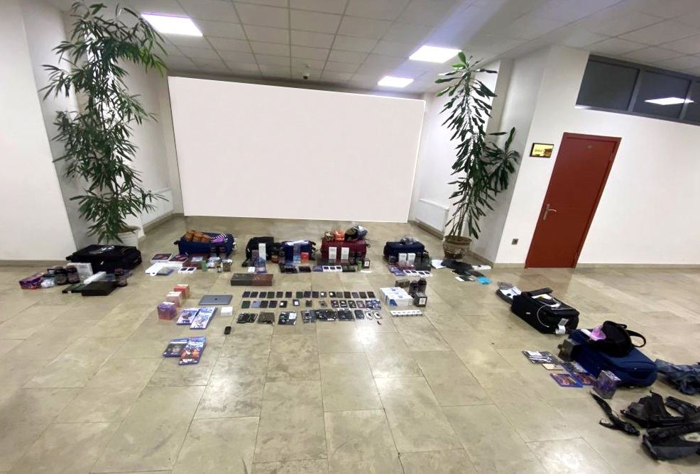 Gömrükdə külli miqdarda telefon aşkarlandı