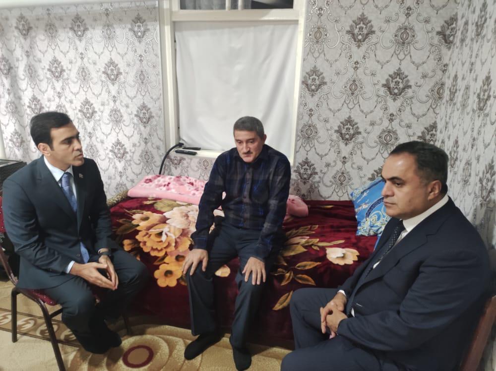 İcra başçısı və deputat şəhid atasını ziyarət edib