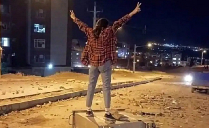 İranda etirazlar - Universitetlər bağlandı