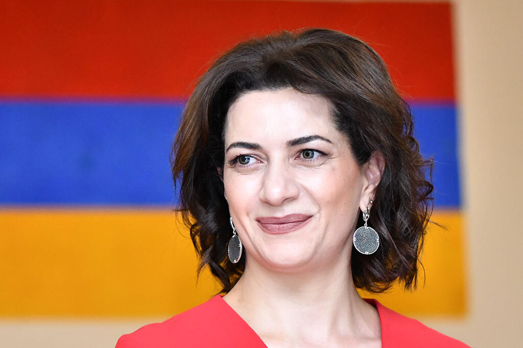 Paşinyanın arvadı Zatulinə dönük çıxdı