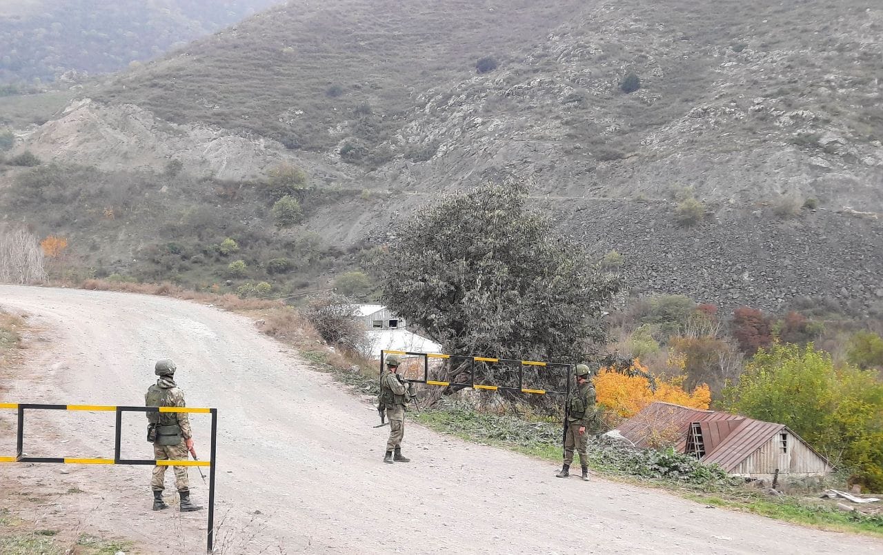 Ermənilər Azərbaycan ərazilərinə silah-sursat DAŞIYIR