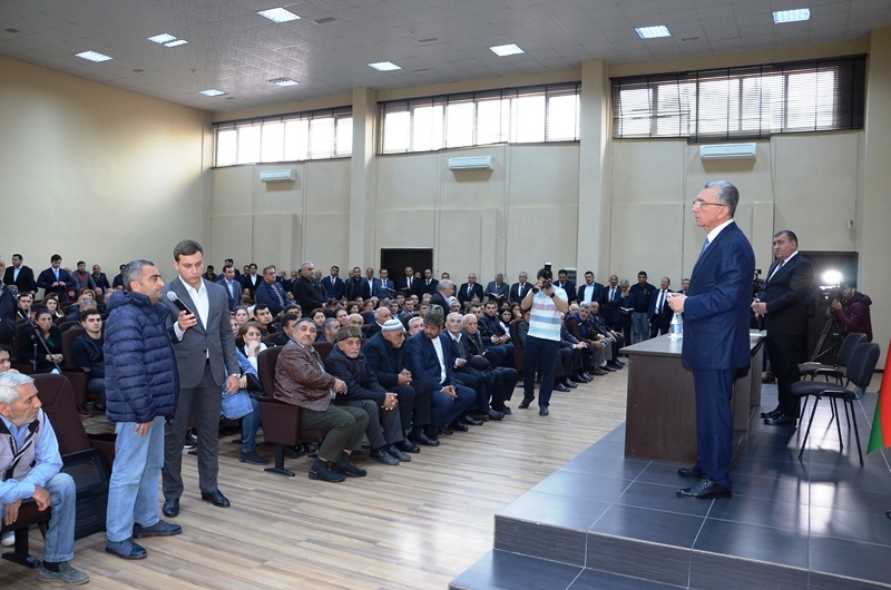 Eldar Əzizov Azərbaycandakı bahalaşmadan DANIŞDI