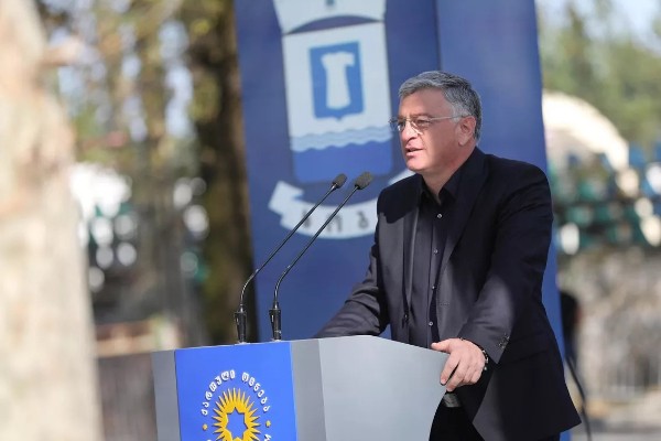 Oğlu qəzada ölən deputat özünü GÜLLƏLƏDİ
