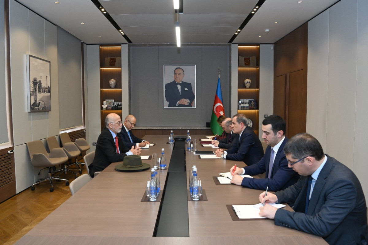 Ceyhun Bayramov səfiri yola saldı