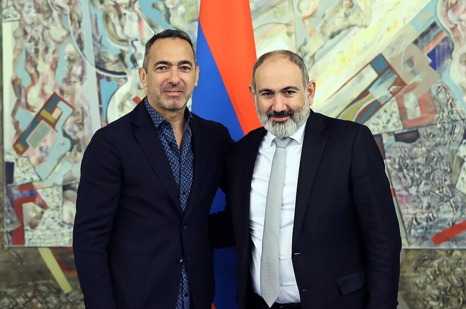 Məşhur futbolçu Paşinyanın qəbuluna gəldi