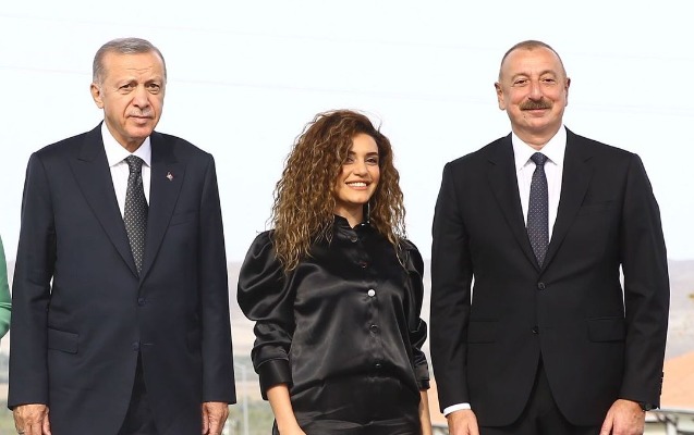 Çinarə Prezidentin onu səhnəyə dəvət etməsindən danışdı - VİDEO