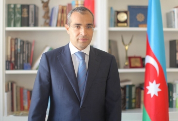 Mikayıl Cabbarov qətərli həmkarı ilə görüşdü 