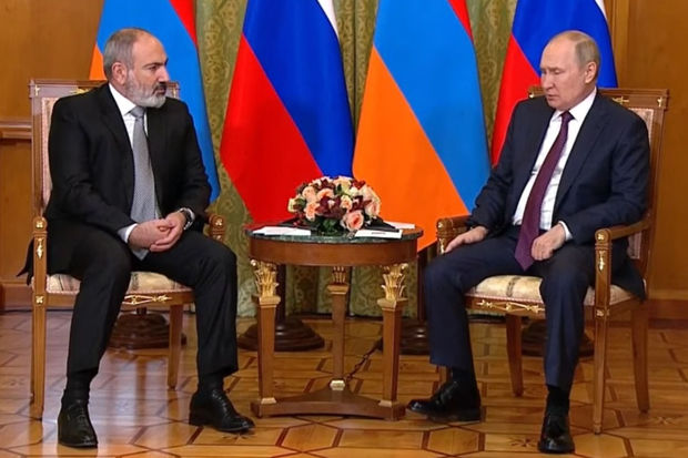 Putin Paşinyanla görüşdü - İrəvan Qarabağ təklifini qəbul etdi
