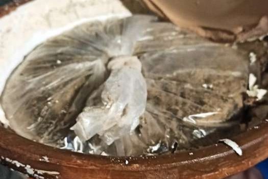 Güldanın içərisində heroin keçirmək istədilər