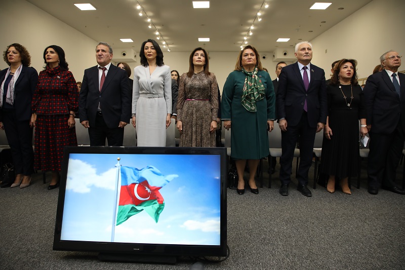 6 ölkədən 33 nəfər “Altın qadın” mükafatı aldı