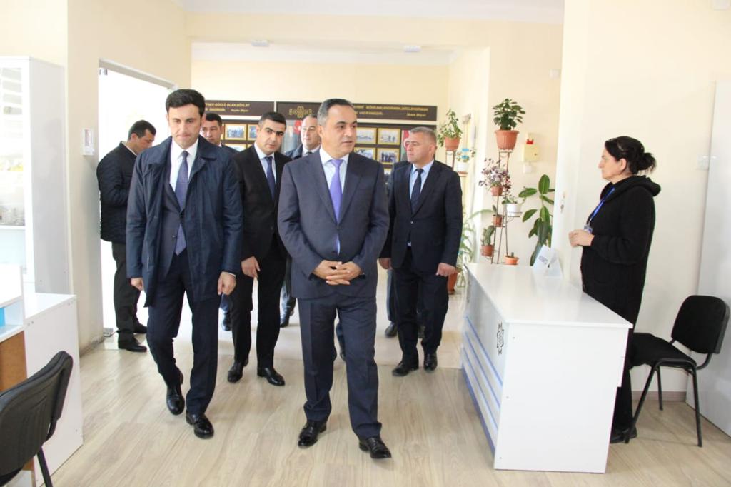 İcra başçısı vətəndaşlara göstərilən xidmətlərlə maraqlanıb - FOTOLAR