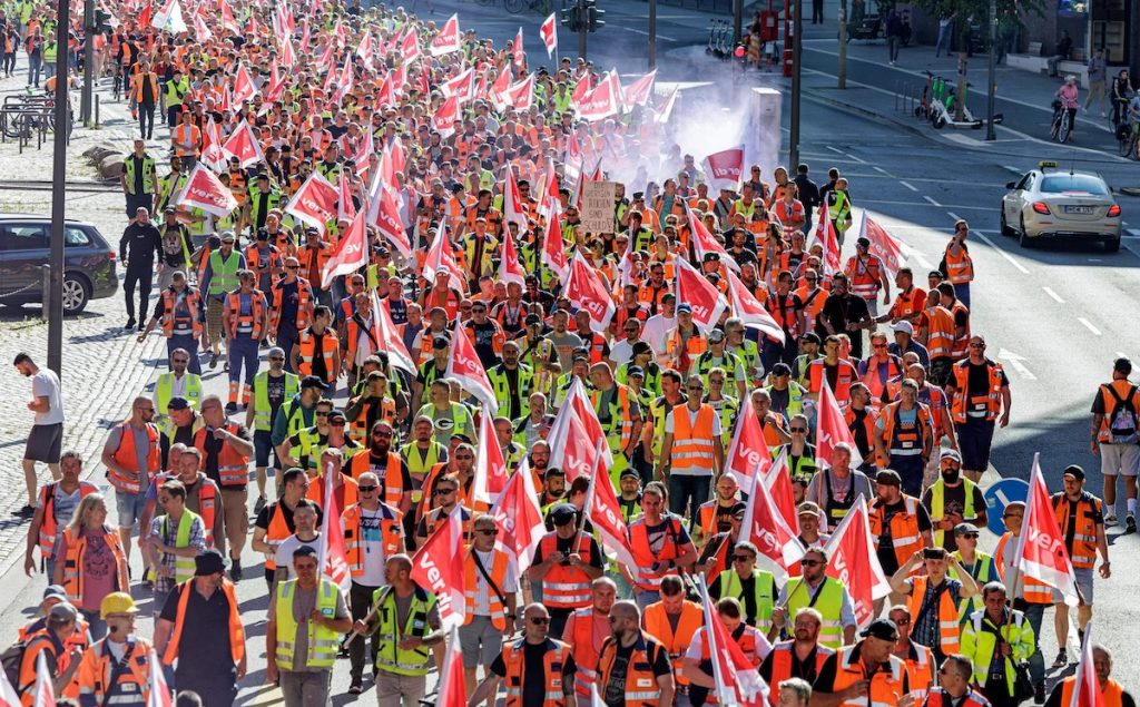 Almaniyada 200 min işçi etiraza qalxdı - Maaşdan narazıdırlar