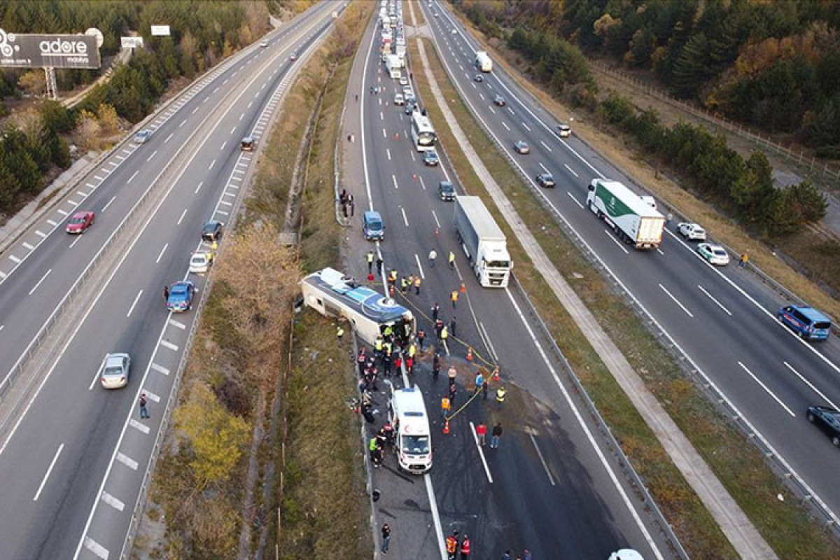 Türkiyədə avtobus qəzası: 3 ölü, 32 yaralı
