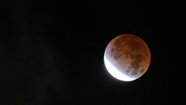 Sabah “Qanlı Ay” görünəcək